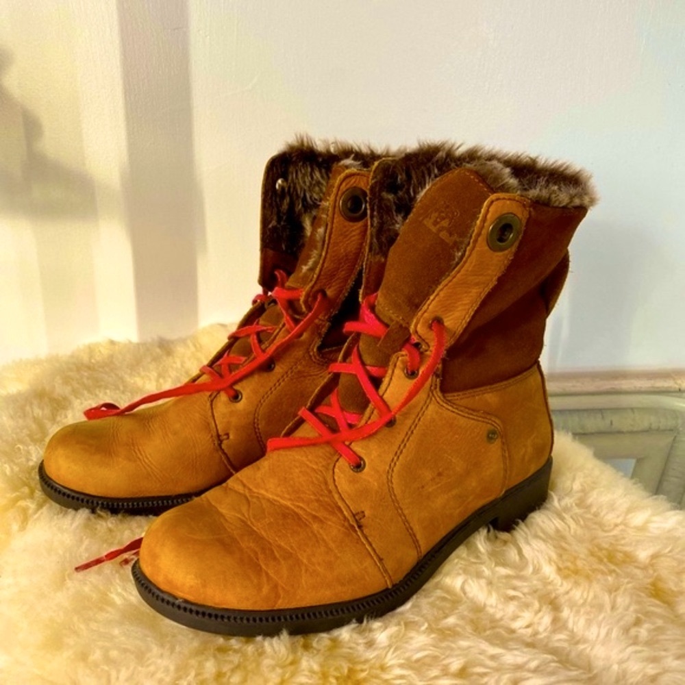 BNWOT Kodiak Canada W9 Waterproof Boots